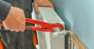 Установка радиаторов отопления в Можге - цена, стоимость от 1051 руб., работа в доме и квартире